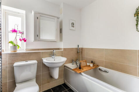 &#34;Jack &amp; Jill&#34; Bathroom