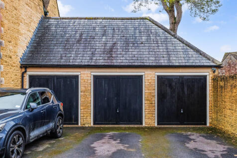 Garage &amp; Parking Space