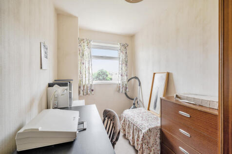 Bedroom 3/Study