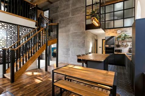 Dining/Kitchen Area
