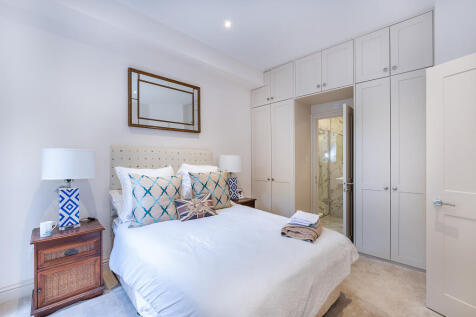 Bedroom 1 (2)