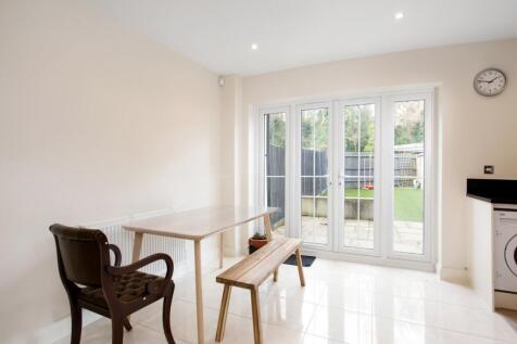 Dining1