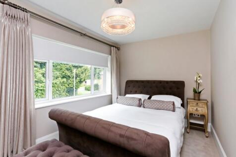 33 Bromet Close F...