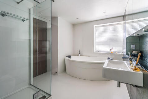 Principal Bathroom