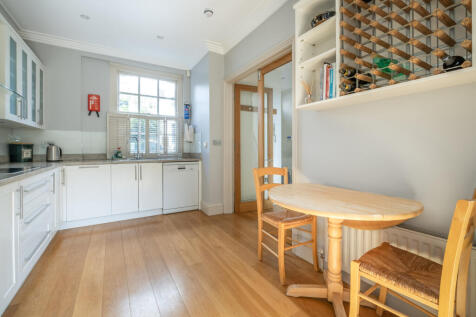 Dual Aspect Kitchen/Breakfast Room with Miele Appliances