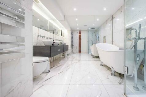 Principal Bathroom