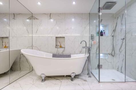 Principal Bathroom