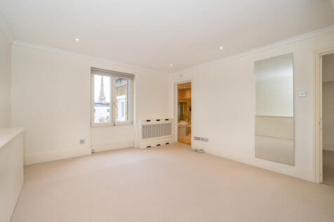 Principal Bedroom With En-suite Bathroom