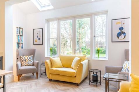 Kitchen Seating Area