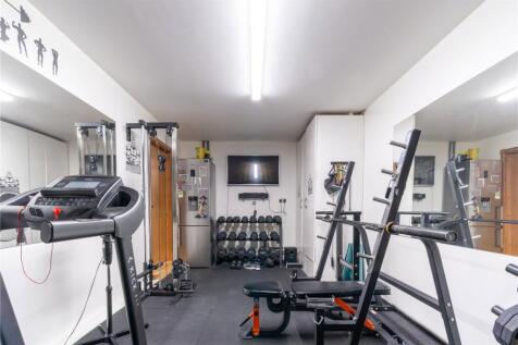 Garage/Gym