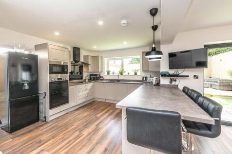 THROUGH LOUNGE DINER AND FITTED KITCHEN