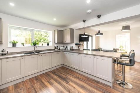 THROUGH LOUNGE DINER AND FITTED KITCHEN