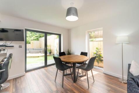 THROUGH LOUNGE DINER AND FITTED KITCHEN