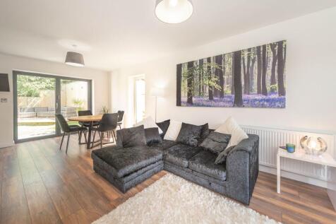 THROUGH LOUNGE DINER AND FITTED KITCHEN