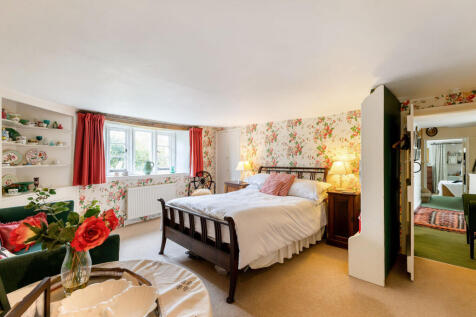 24 Main Bedroom