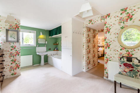 24 Ensuite Bathroom