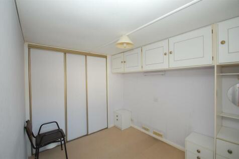 29newfielddriveBED1.JPG