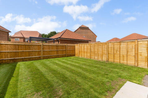 *Show Home Photograph Plot 37