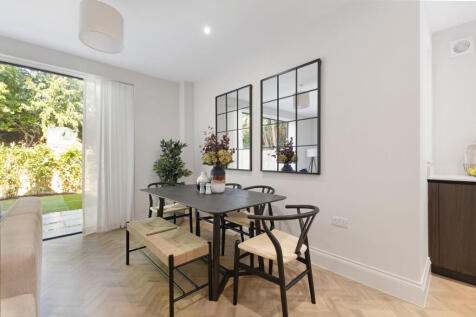 Show home dining