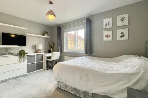 Bed 4.JPG