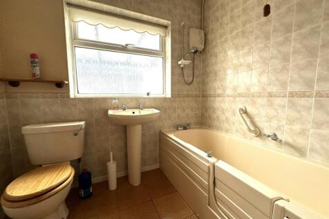Bathroom.JPG
