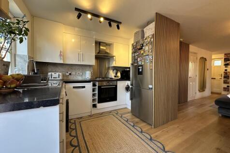 Kitchen 3.JPG