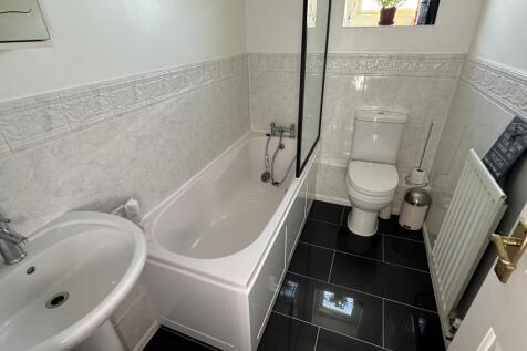 Bathroom.JPG
