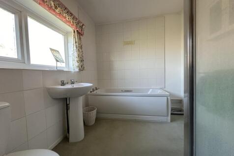 Bathroom.JPG