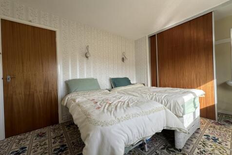 Bed 2.JPG
