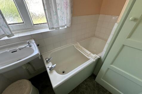 Bathroom.JPG