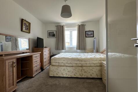 Bed 1.JPG