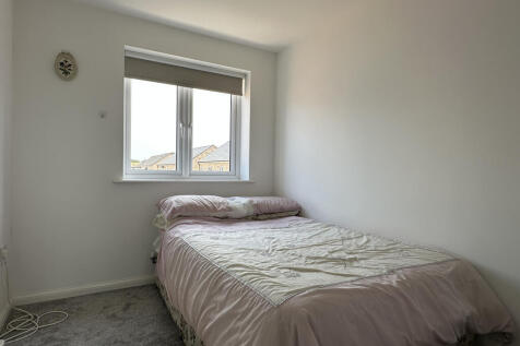 Bed 3.JPG