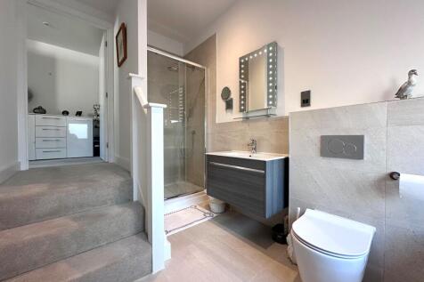 bathroom ensuite shower end