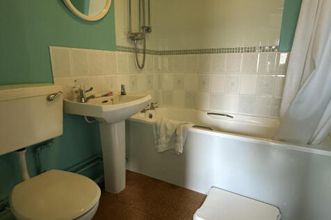 Bathroom.JPG