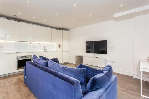 Open plan kitchen/reception
