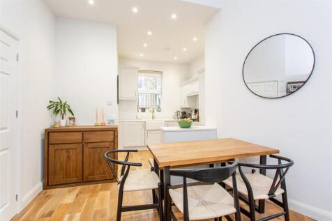 Kitchen/Dining Area
