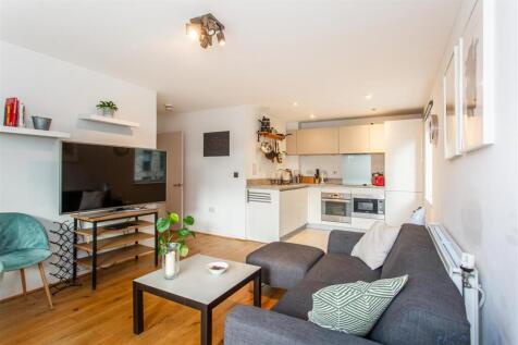 Open plan kitchen/reception
