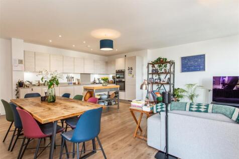 Reception/kitchen