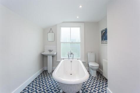 Roll top bath