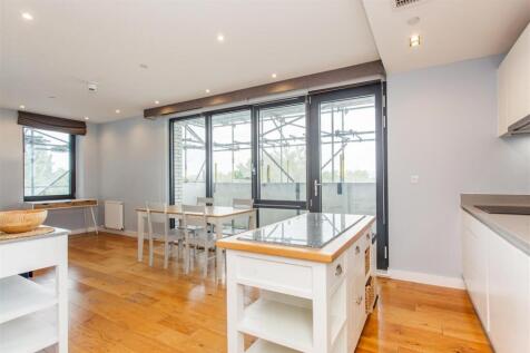 Kitchen/Dining Area