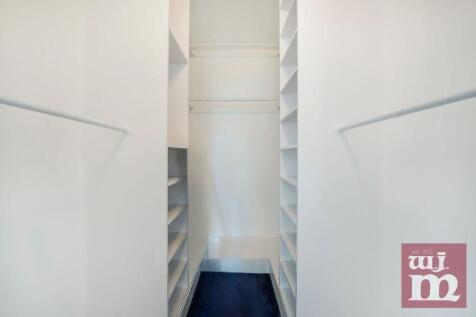 Walk-In Wardrobe