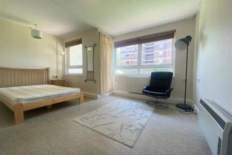 Bedroom/ Livign Space