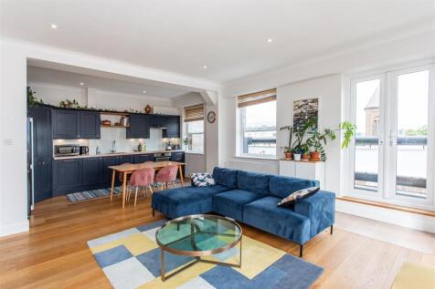 Open Plan Reception to Kitchen
