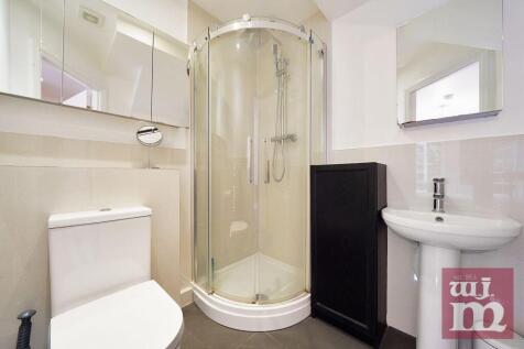En-Suite (to Bedroom One)