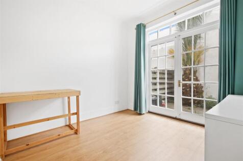 Bedroom 4/ Dining Room