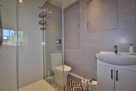 bathroom use_01