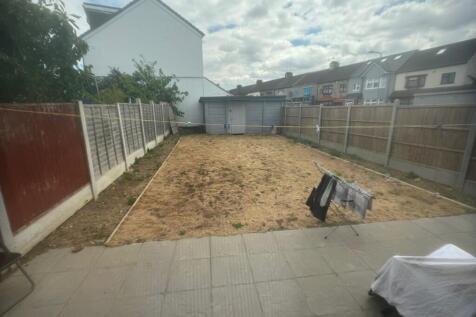 Large Garden with Sh