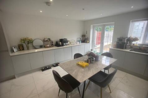 Large fitted Kitchen