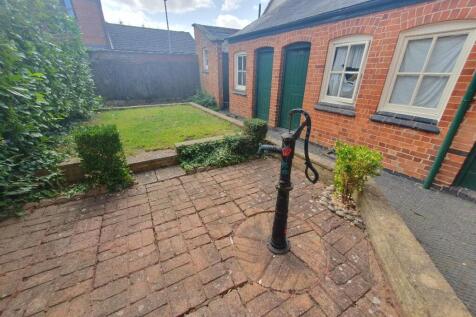 Rear Garden (2) .jpg