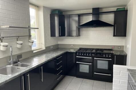 32 Grange Road kitchen 2 (2).JPG